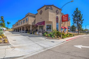 Front of property - Econo Lodge Inn & Suites Fallbrook Downtown (Fallbrook)