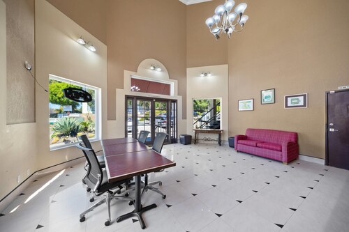 Econo Lodge Inn & Suites Fallbrook Downtown