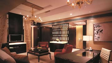 Daunenbettdecken, Minibar, Zimmersafe, Schreibtisch