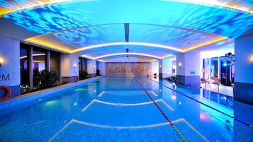 Indoor pool, sun loungers