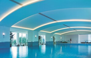 Indoor pool, pool loungers