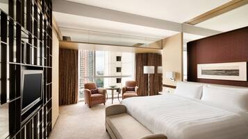 Valley Wing Grand Diplomat Suite King | Down comforters, minibar, in-room safe, desk