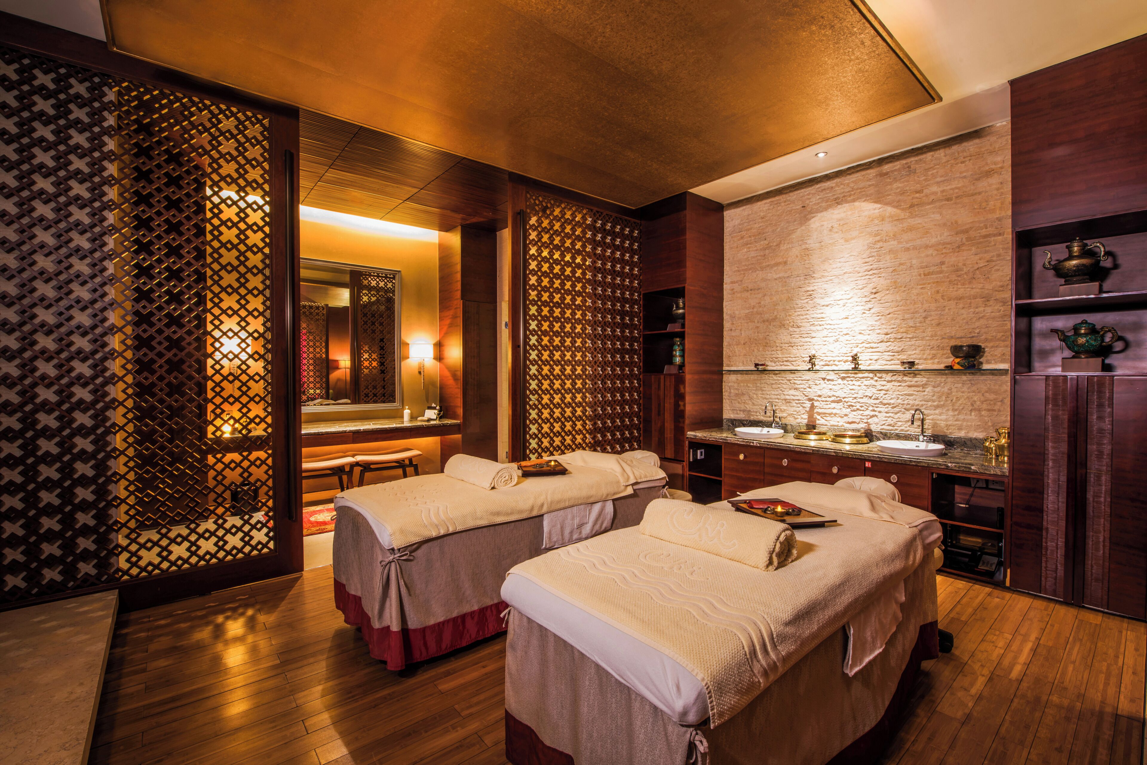 Body treatments, hydrotherapy, aromatherapy, body wraps, body scrubs