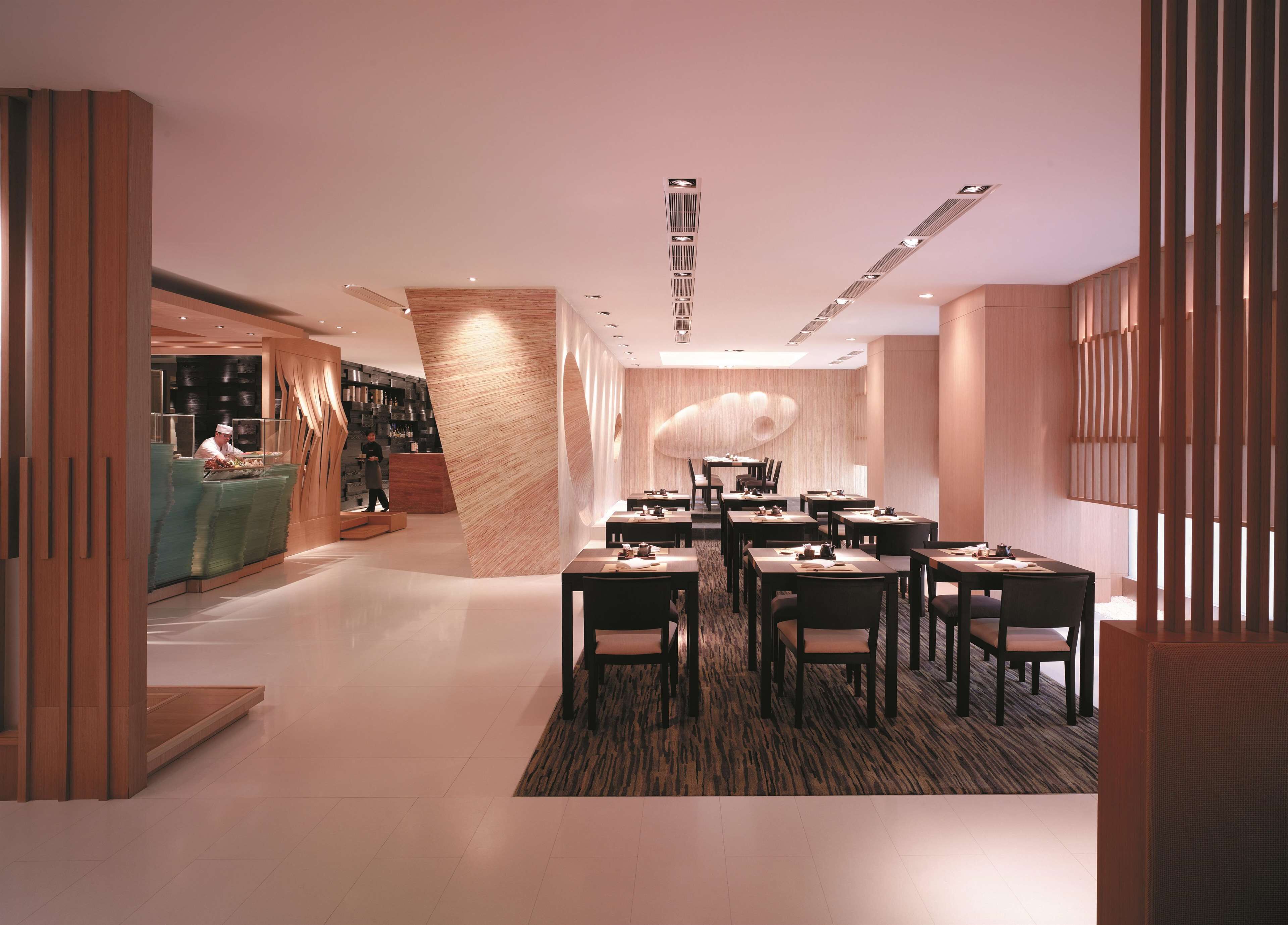 4 restaurants; breakfast, lunch, dinner, and brunch served