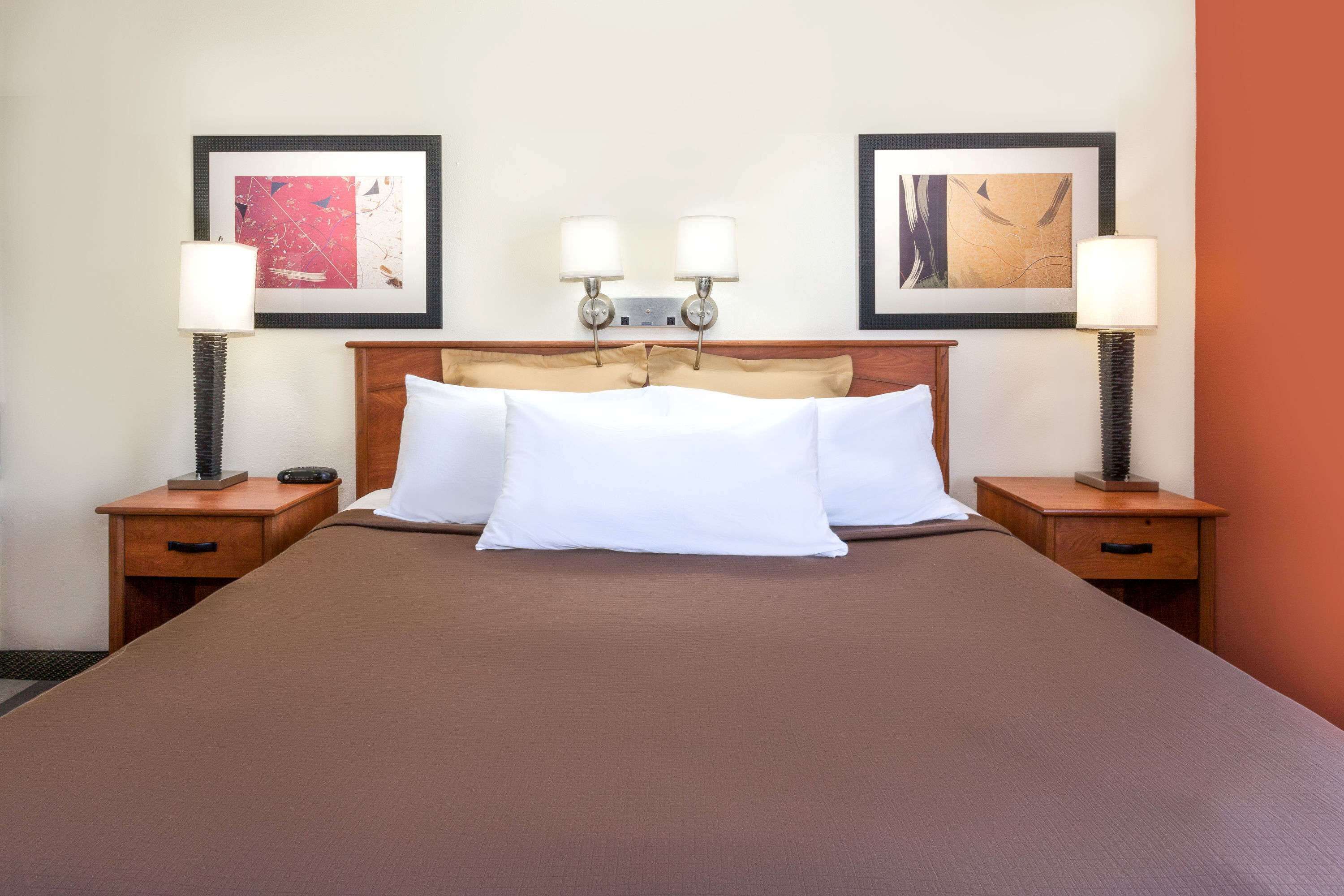 Suite, 1 King Bed, Non Smoking