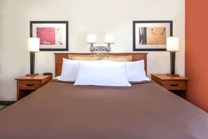 Suite, 1 cama King size, para no fumadores | Caja de seguridad en la habitación, escritorio y cortinas blackout 