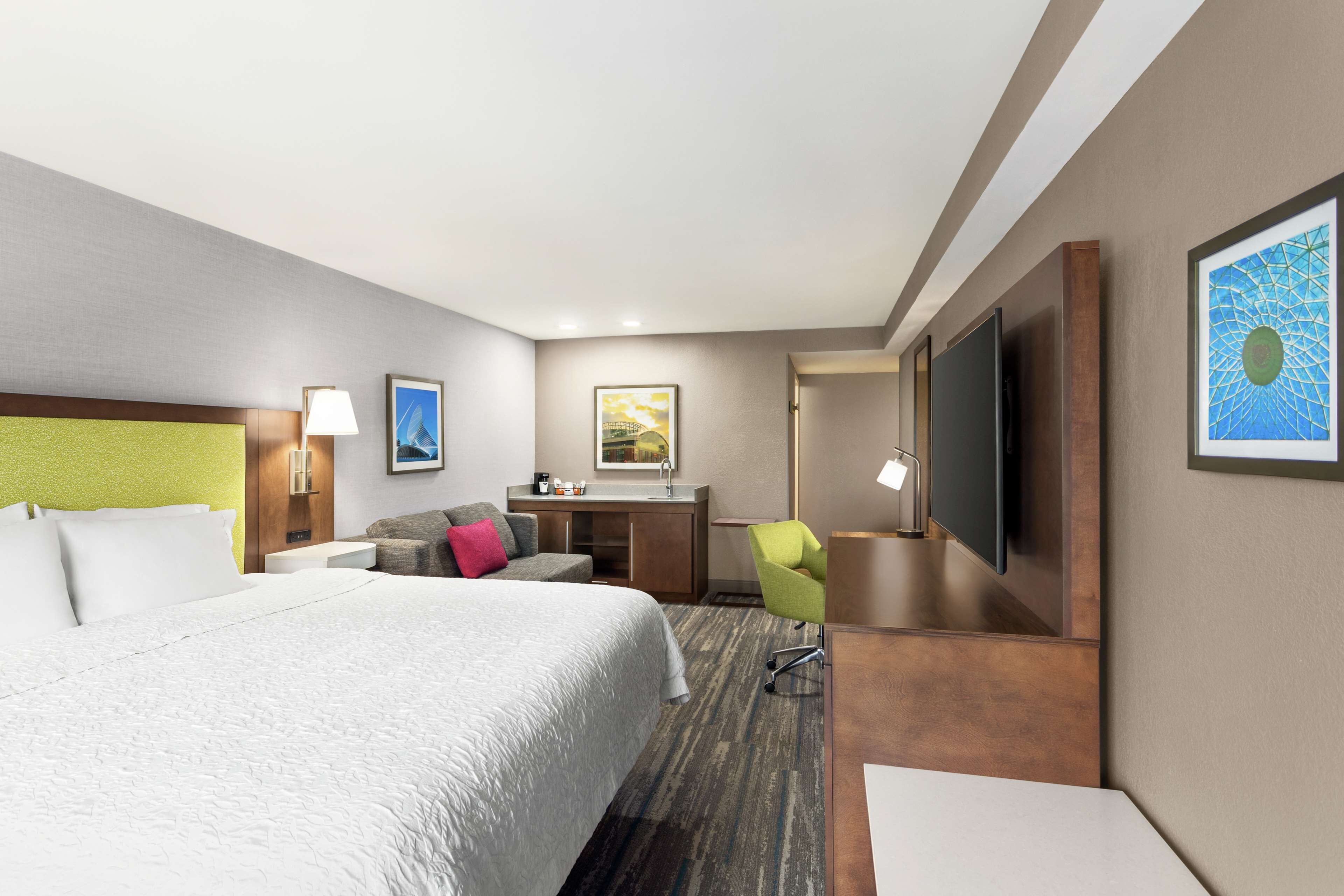 deluxe room, 1 king bed, non smoking | premium bedding, individually furnished, desk, blackout curtains