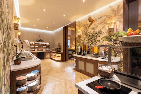 Daily full breakfast for a fee. The Palms Hotel & Spa