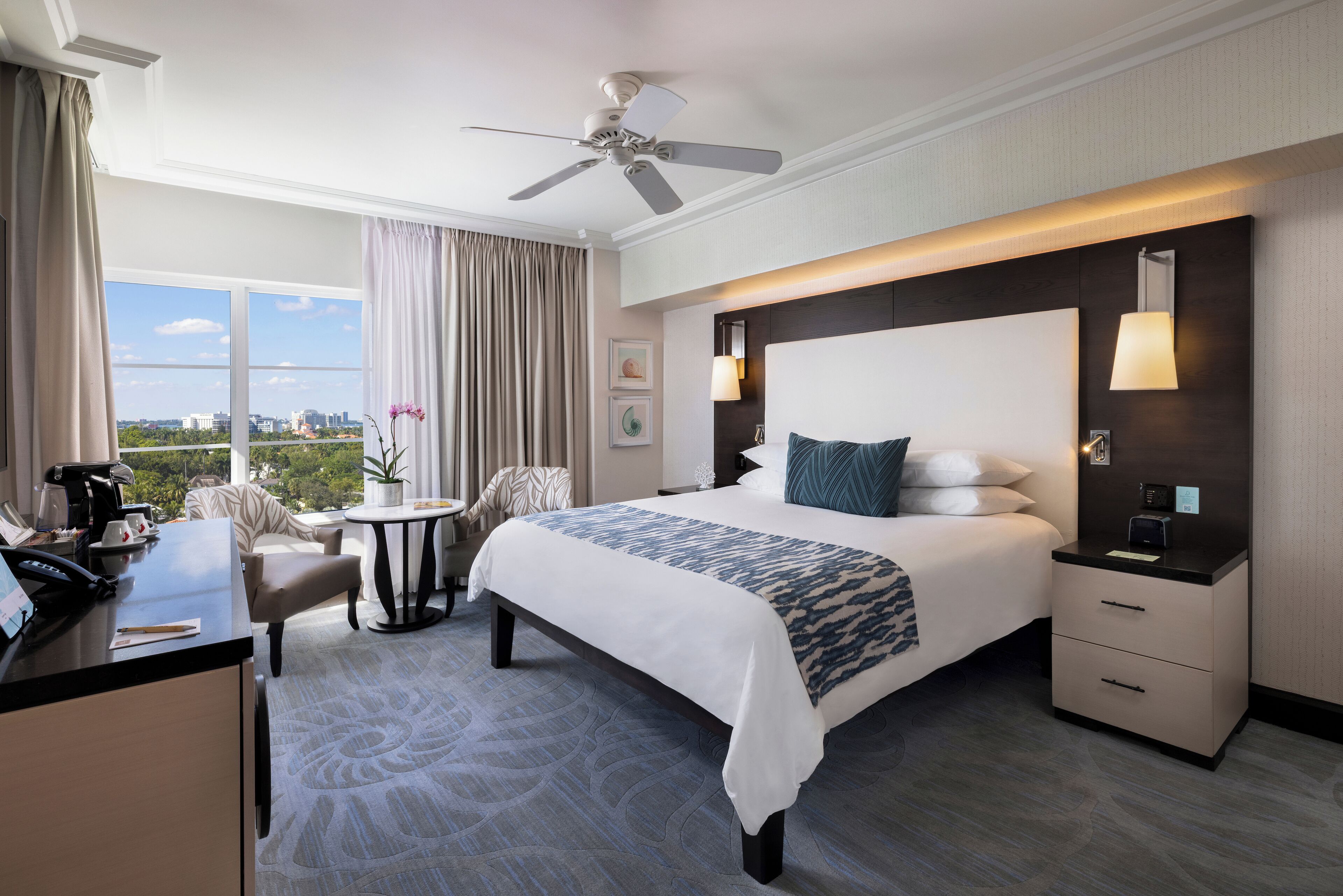 Superior Room, 1 King Bed, City View | Egyptian cotton sheets, premium bedding, pillowtop beds, minibar
