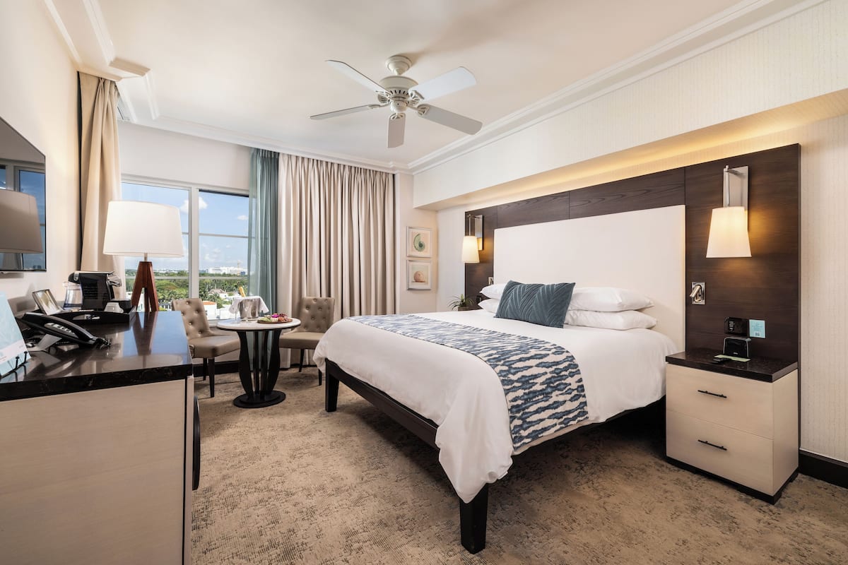 Superior Room, 1 King Bed, City View