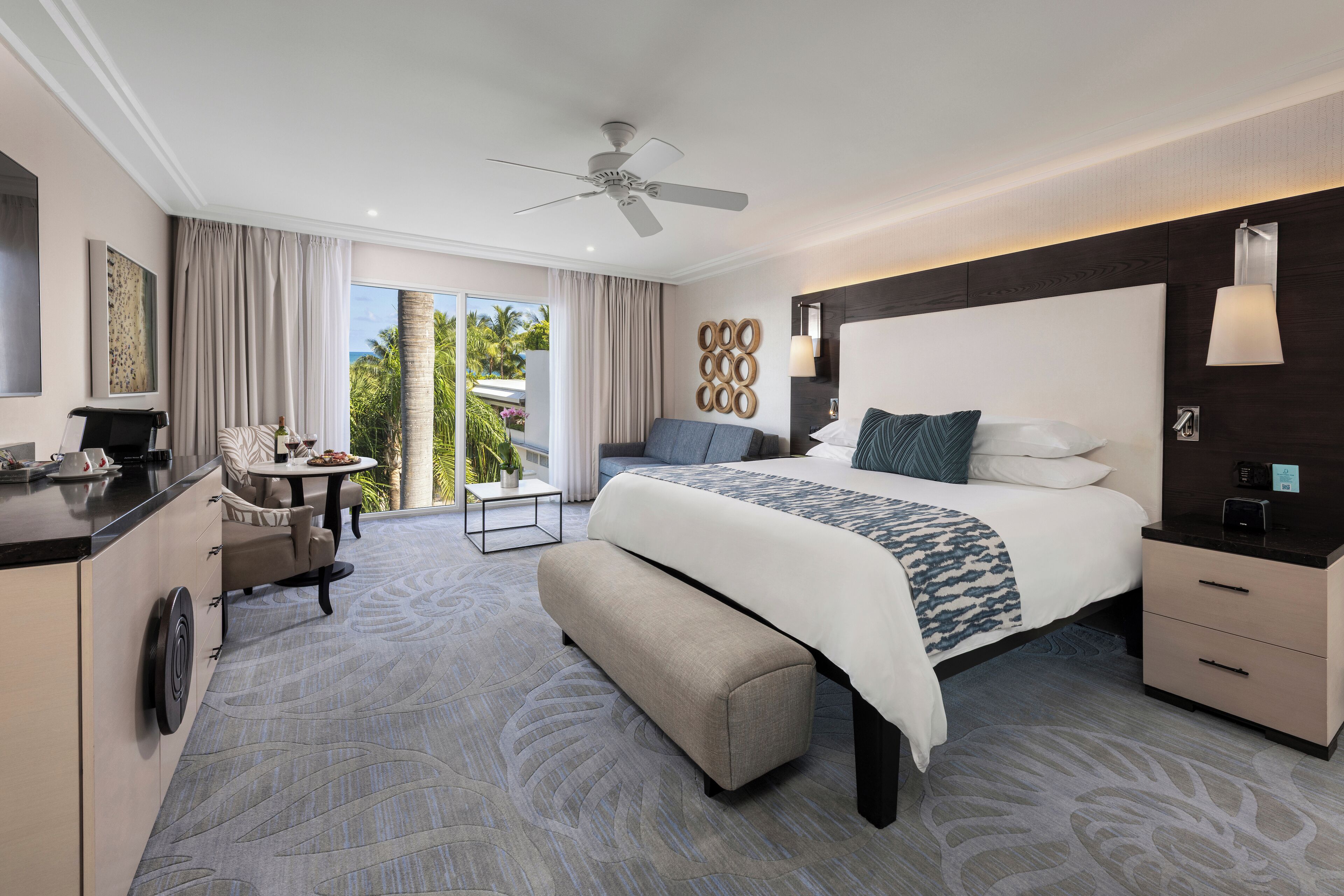 Deluxe Room, 1 King Bed with Sofa bed, Partial Ocean View | Egyptian cotton sheets, premium bedding, pillowtop beds, minibar