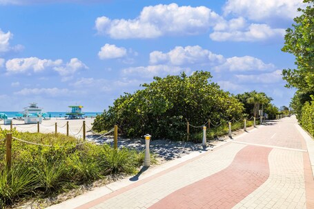 The Palms Hotel Spa - Image 86