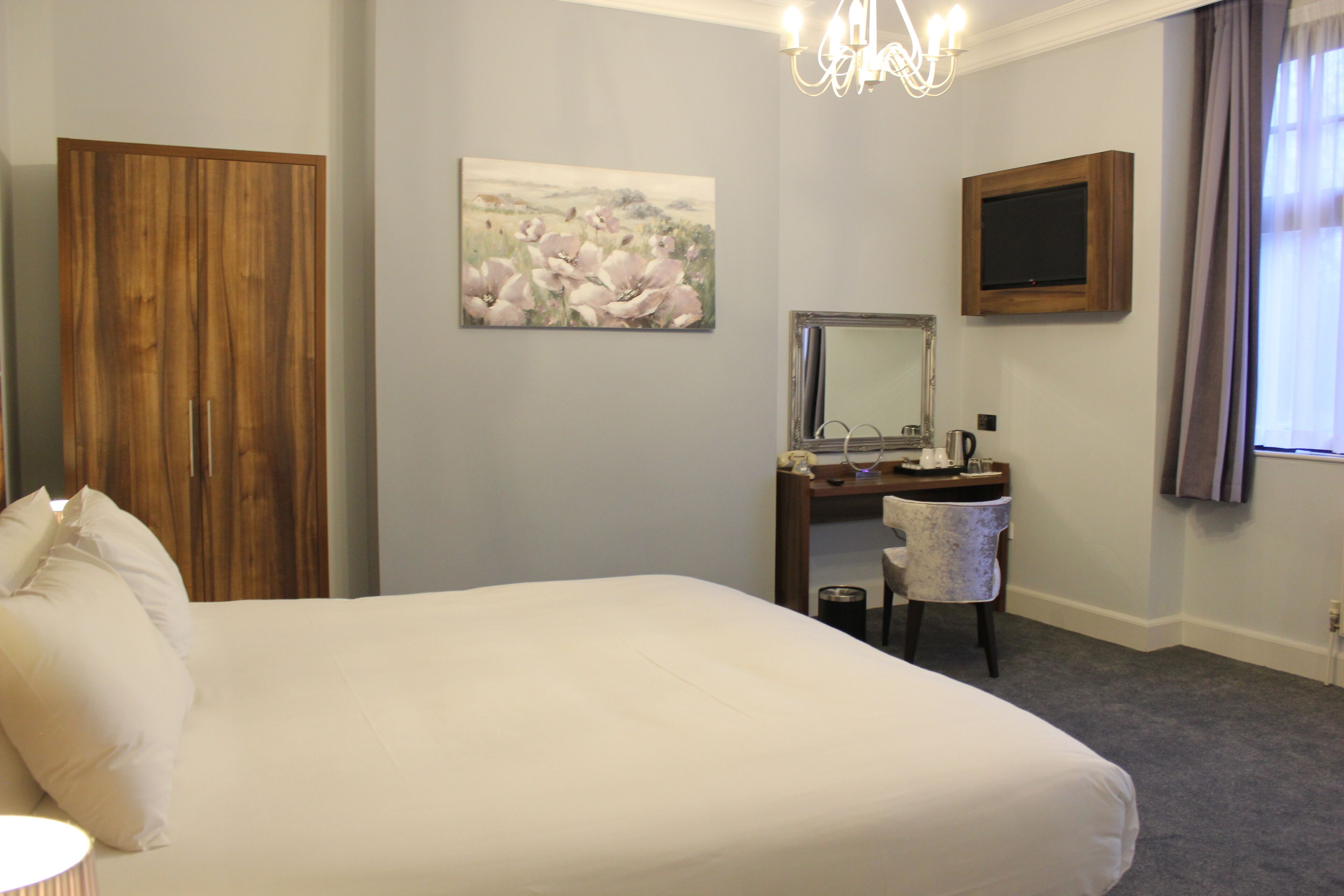 Rom – standard | Sengetøy av topp kvalitet og senger med overmadrass