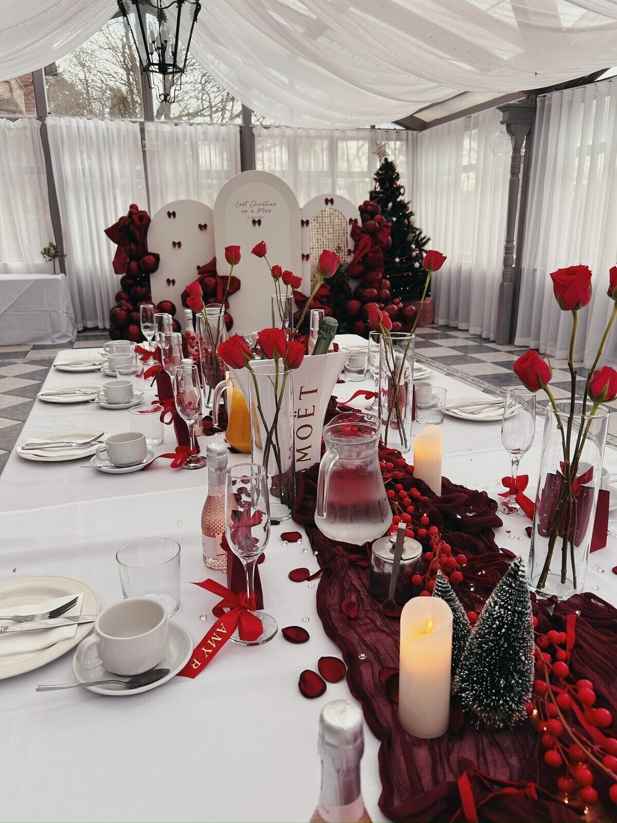 Serveert ontbijt, lunch, diner, Franse gerechten, tuinzicht 