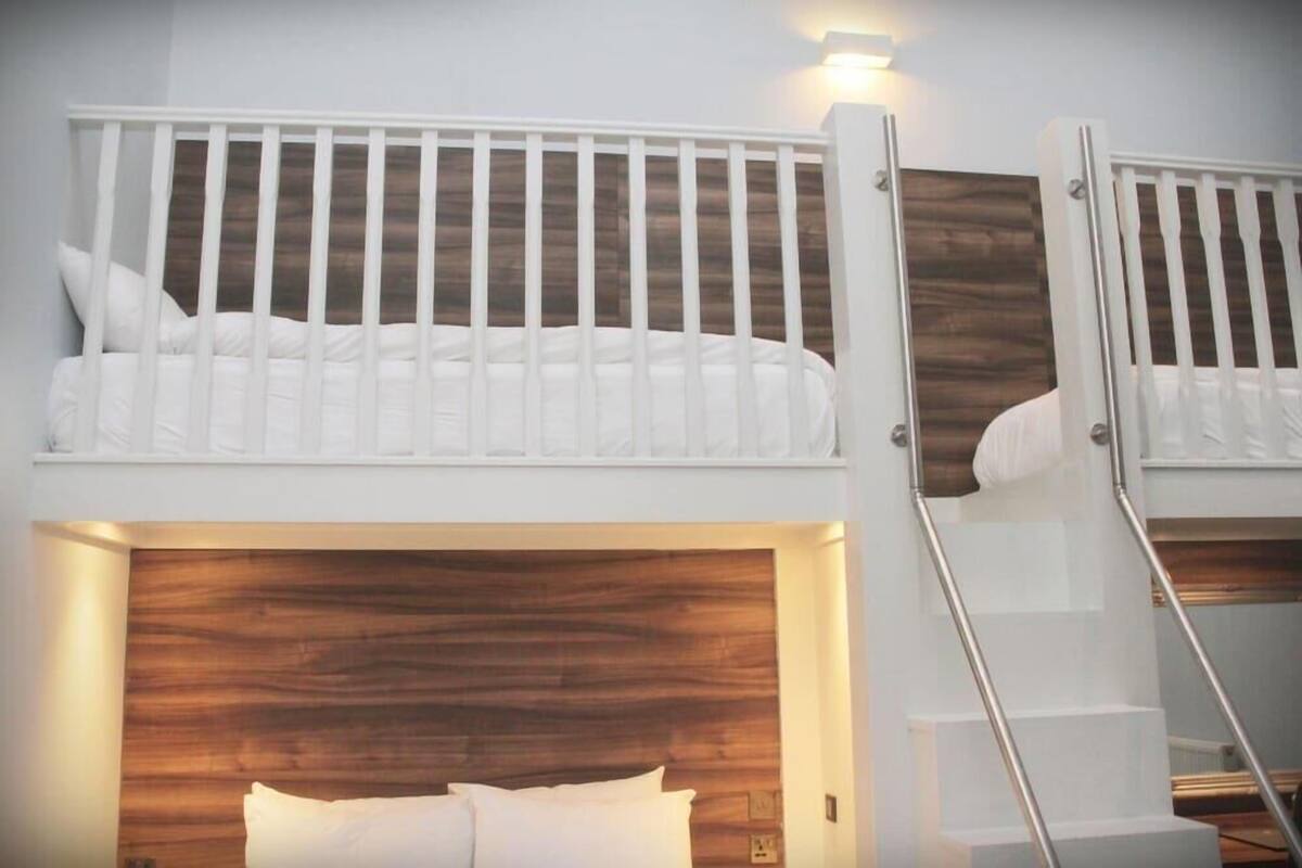 Family Room | Premium bedding, pillow-top beds, individually furnished, desk