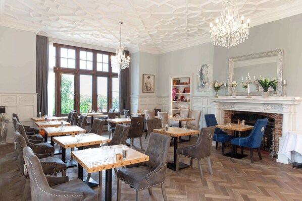 Breakfast, lunch and dinner served - Stanhill Court Hotel, a member of Radisson Individuals (Horley)