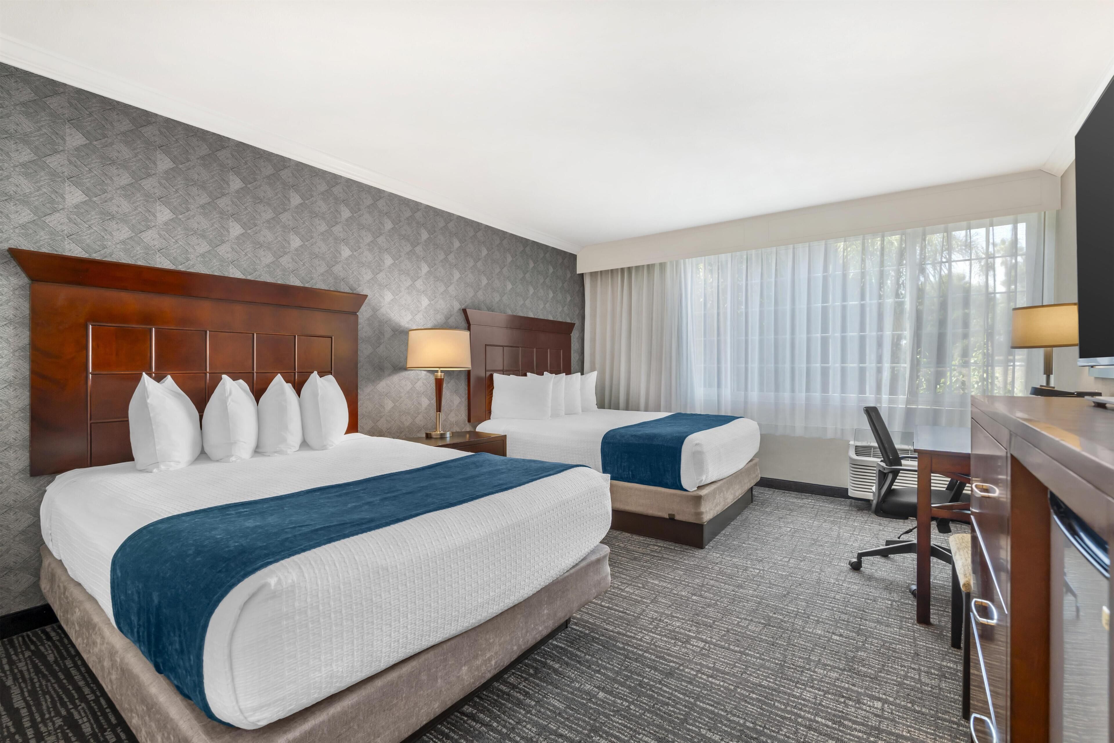 Premium bedding, in-room safe, desk, laptop workspace