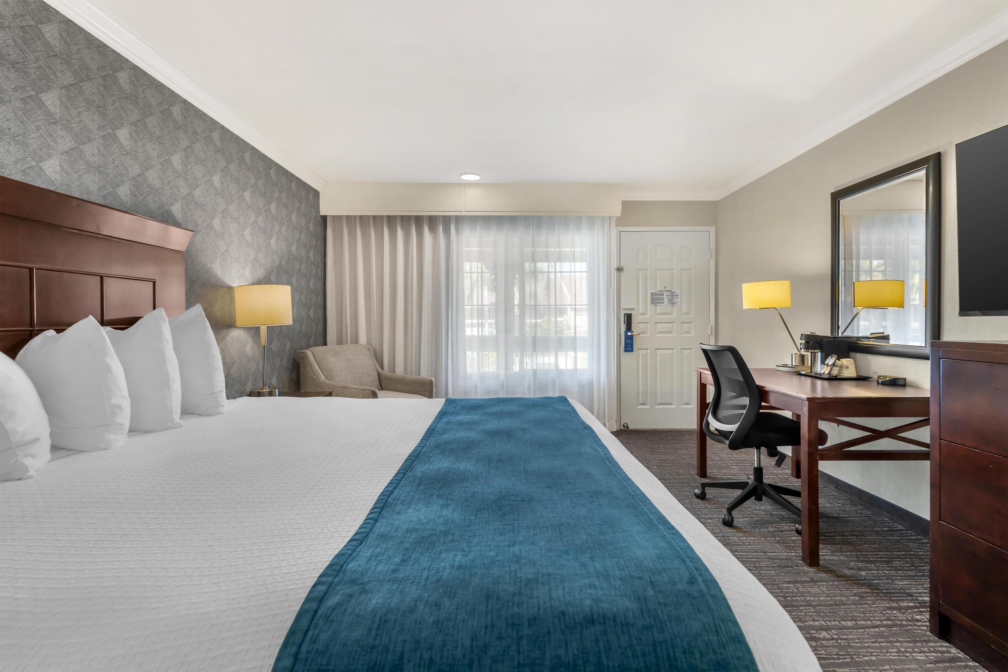 Premium bedding, in-room safe, desk, laptop workspace