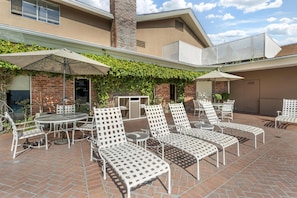 Outdoor pool, open 9:00 AM to 10:00 PM, pool umbrellas, sun loungers