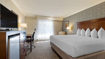 Premium bedding, in-room safe, desk, laptop workspace