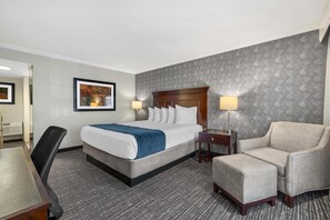 Premium bedding, in-room safe, desk, laptop workspace