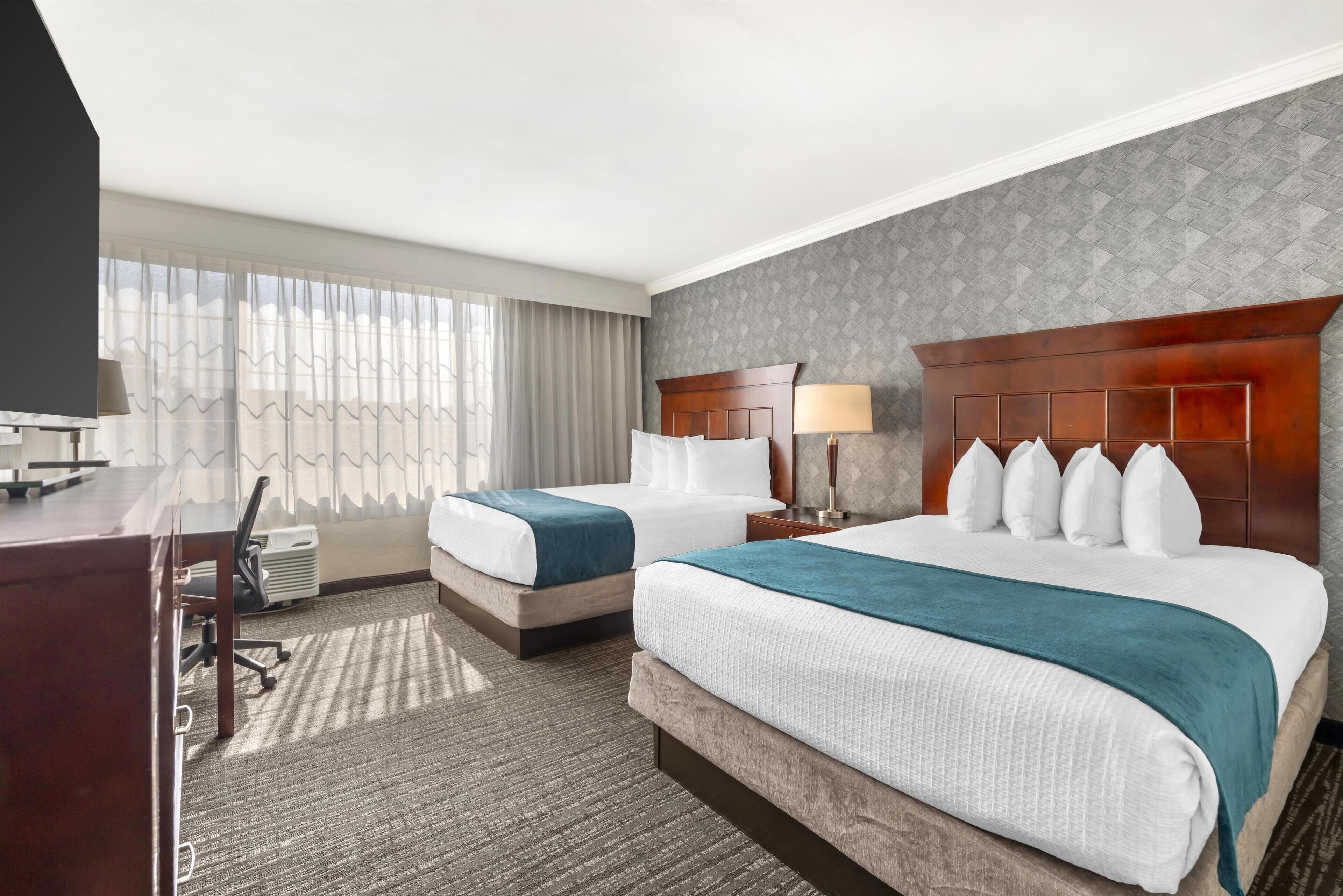 Premium bedding, in-room safe, desk, laptop workspace