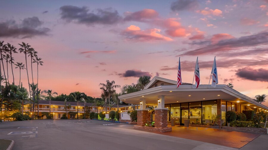 Best Western Plus Carriage Inn