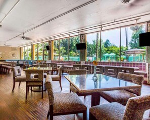 Breakfast and dinner served - Quality Inn & Suites Montebello - Los Angeles (Montebello)