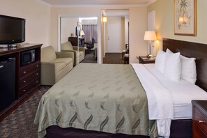 Premium bedding, desk, laptop workspace, blackout curtains - Quality Inn & Suites Montebello - Los Angeles (Montebello)