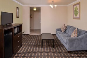 1 bedroom, premium bedding, desk, laptop workspace