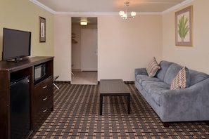 1 bedroom, premium bedding, desk, laptop workspace