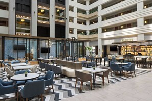 Bar (on property) - Sheraton Suites Chicago O'Hare (Rosemont)