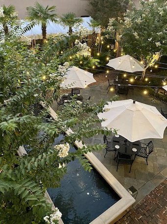 Aerial view. Planters Inn