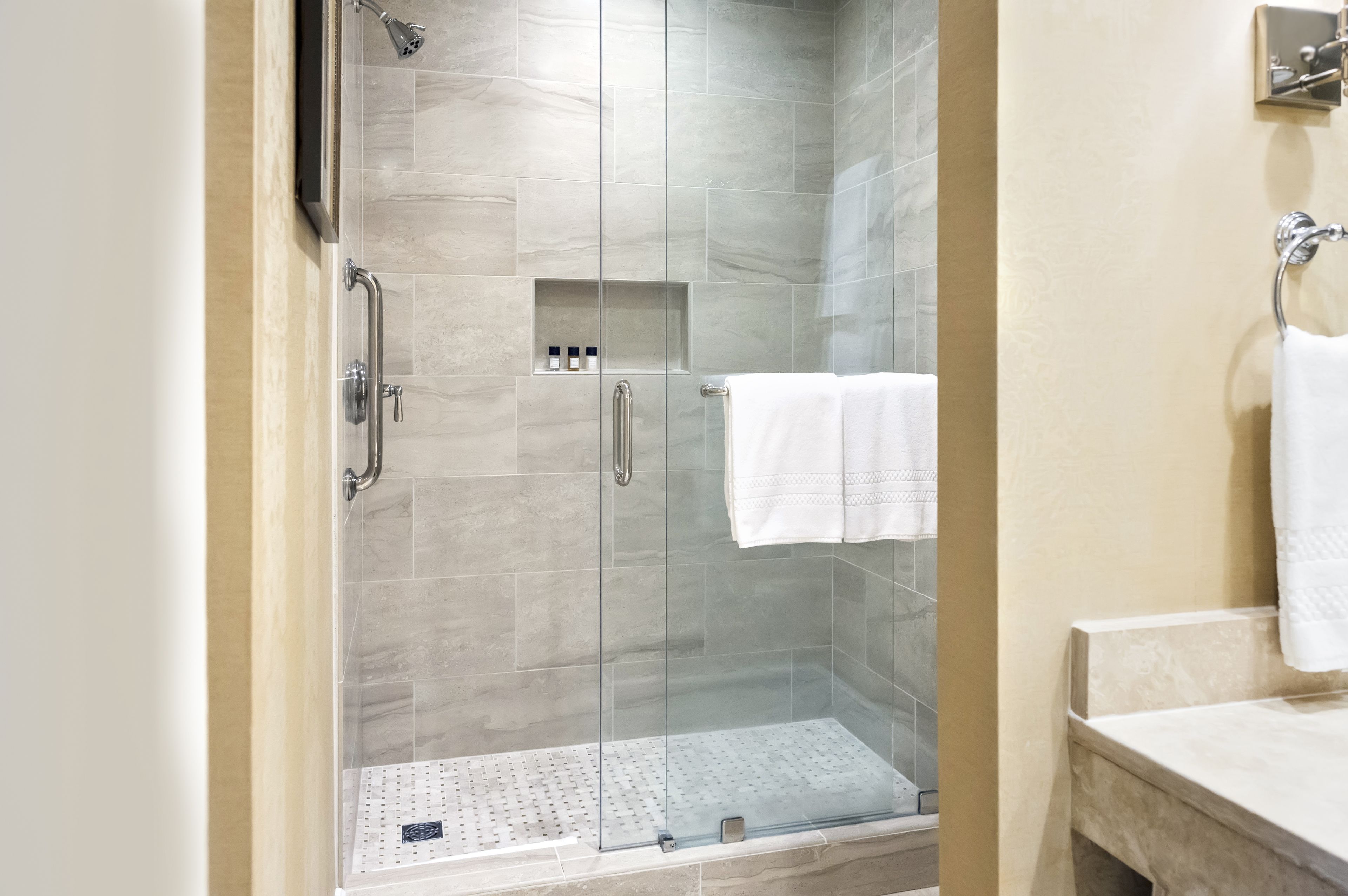 1 bedroom, frette italian sheets, premium bedding, pillow-top beds