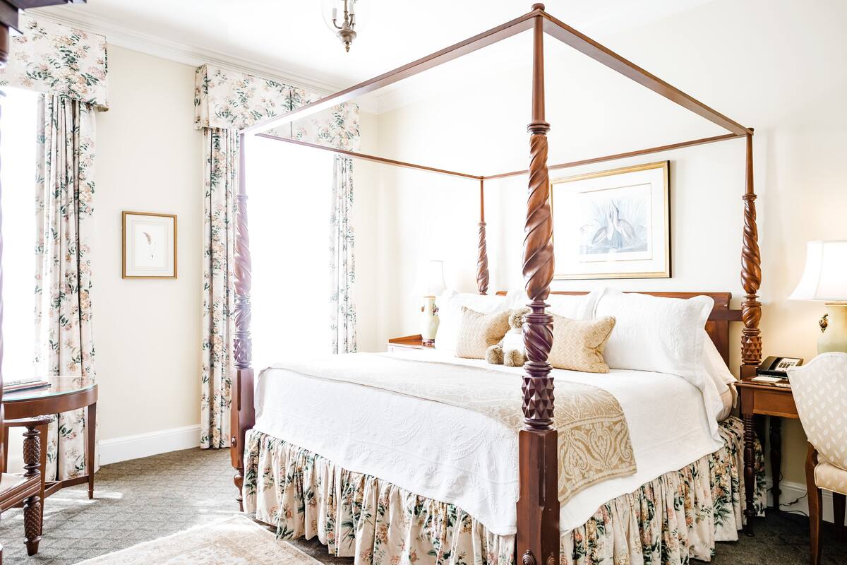 Piazza Room, 1 King Bed | Frette Italian sheets, premium bedding, pillowtop beds, in-room safe