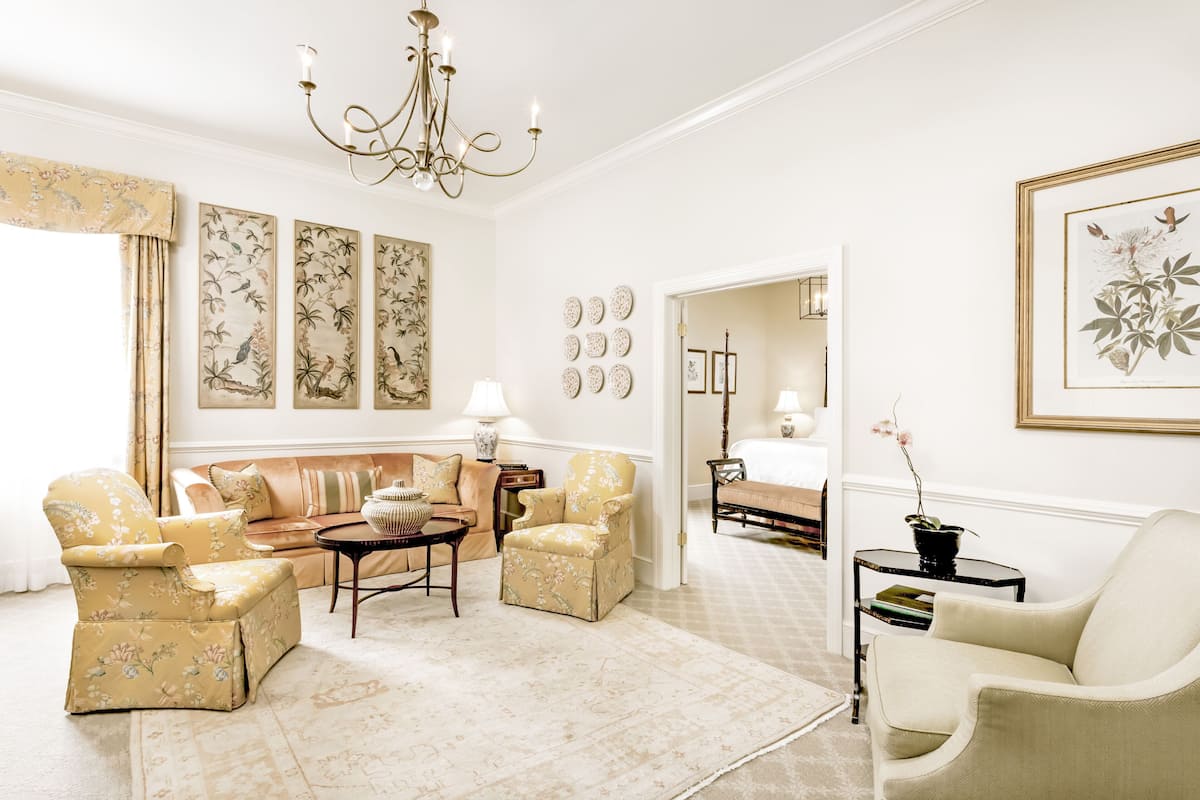 Suite Luxe, 1 très grand lit et 1 canapé-lit, cheminée | Salle de séjour