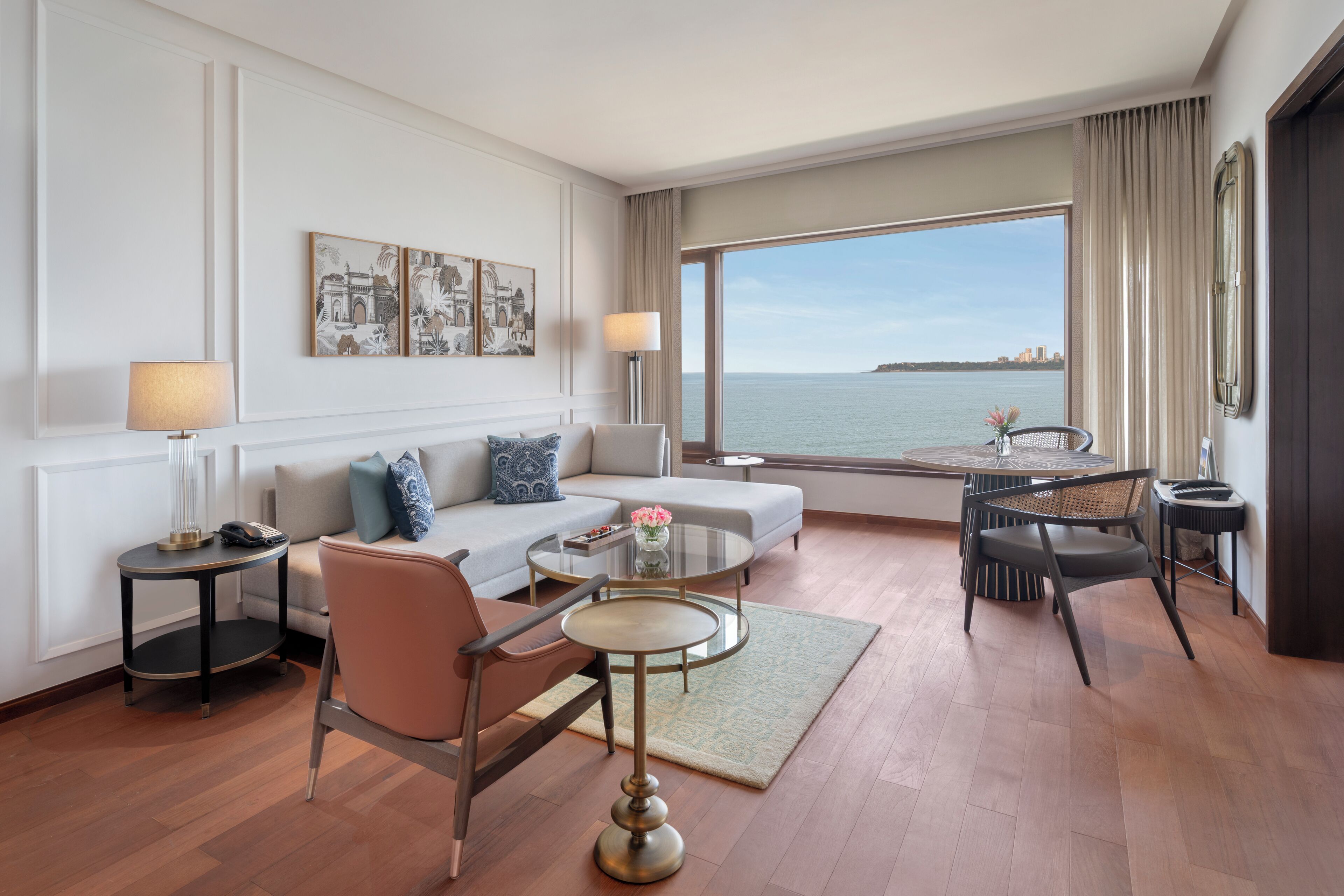 Suite – premier, utsikt mot bukt | Sengetøy i egyptisk bomull, sengetøy av topp kvalitet og minibar