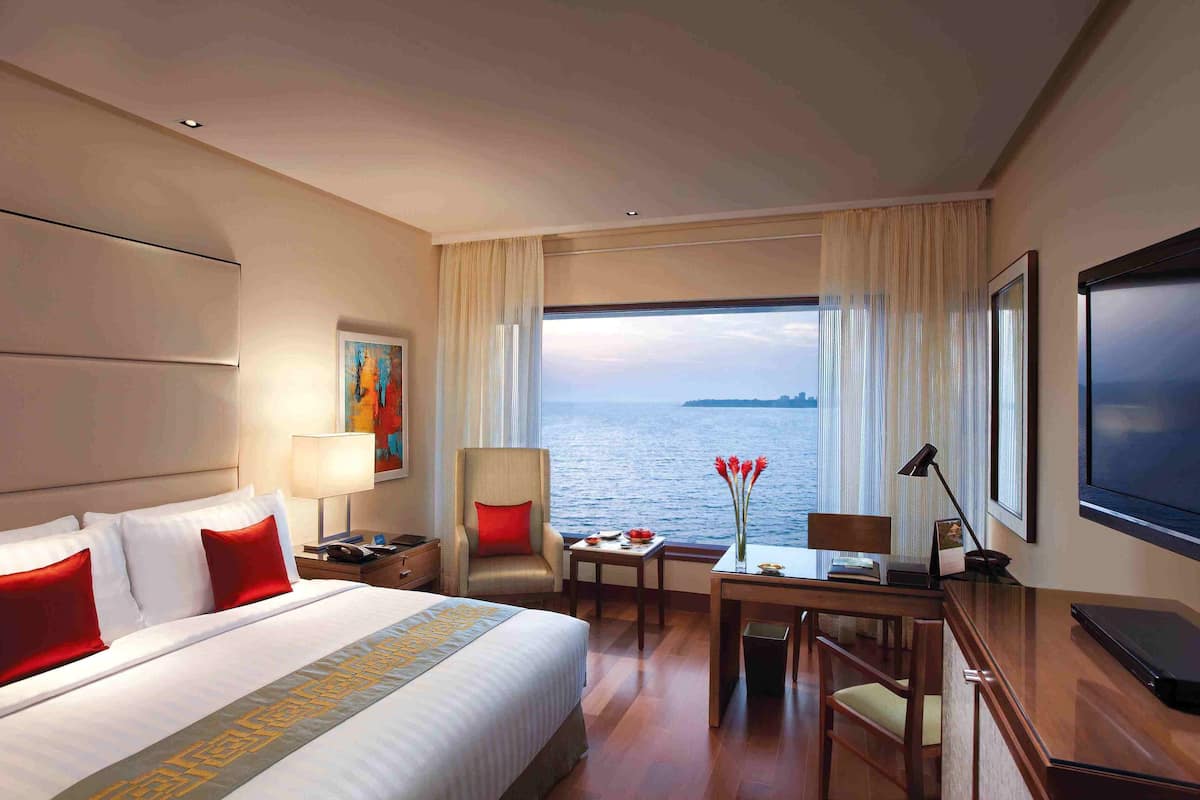 Egyptian cotton sheets, premium bedding, minibar, in-room safe