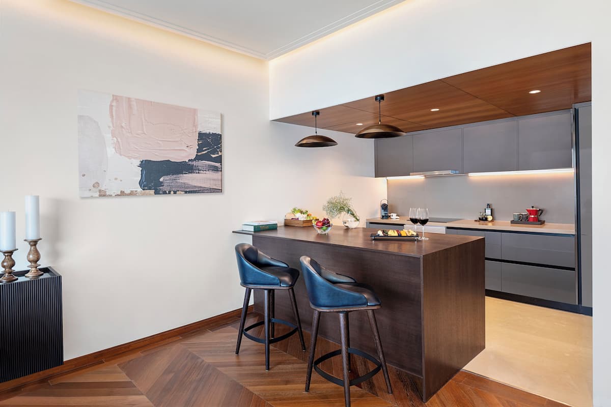 bay view residential suite | private kitchen | coffee/tea maker, electric kettle