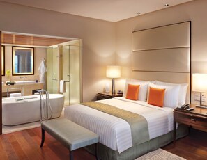 Room (Category Assigned on Arrival) | Egyptian cotton sheets, premium bedding, minibar, in-room safe - The Oberoi Mumbai (Mumbai)