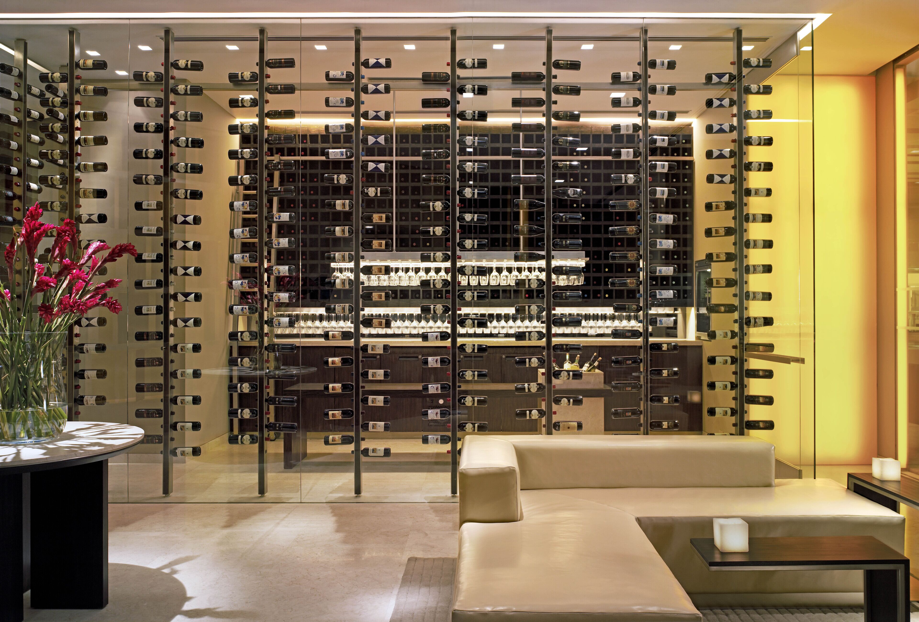 3 restaurants, breakfast, lunch, dinner served; italian cuisine