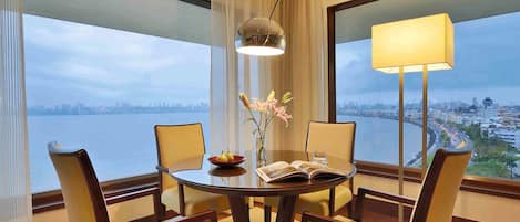 Premier Suites | Vista para praia/oceano