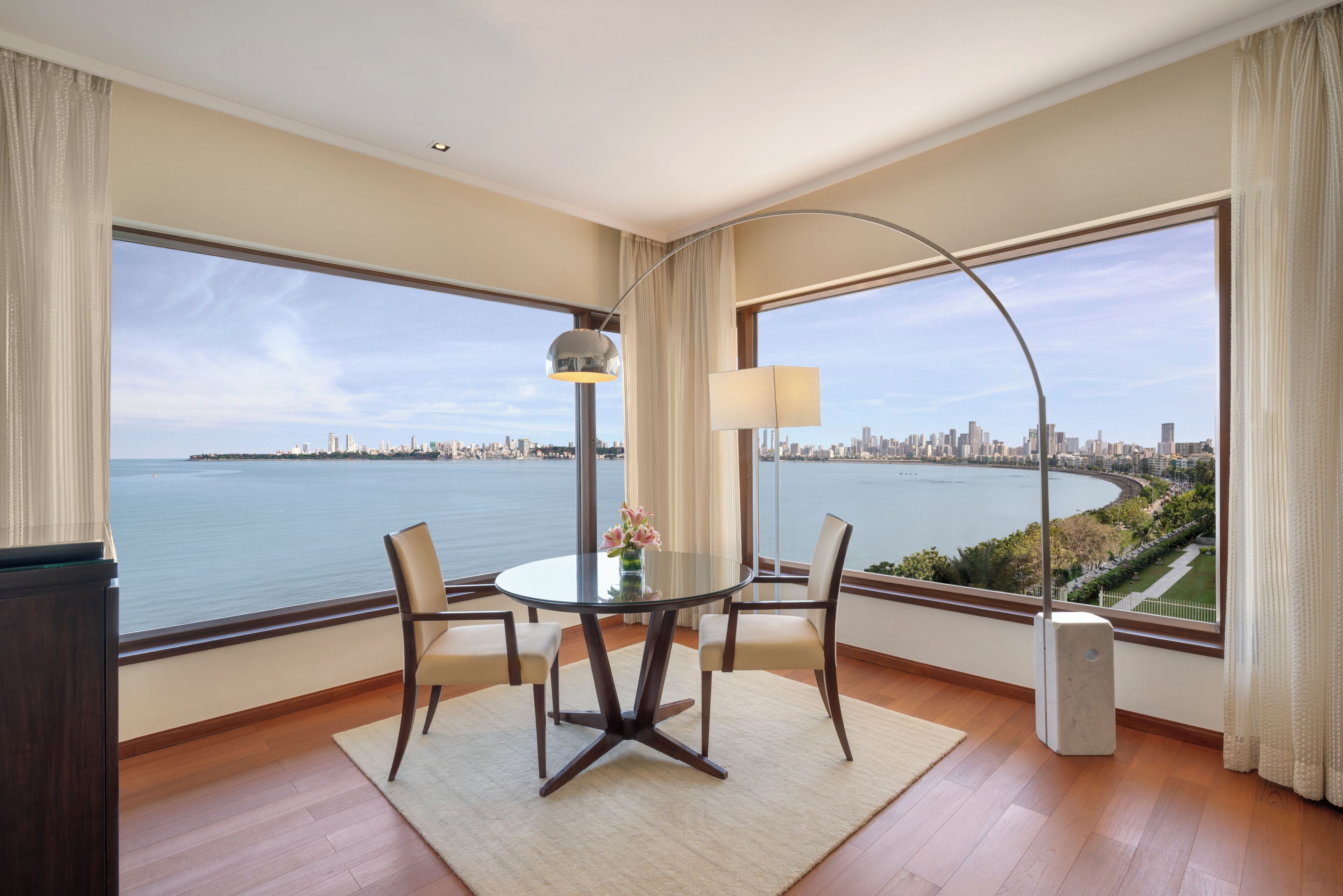 Premier Suite, 1 King Bed (Queens Necklace View) | Egyptian cotton sheets, premium bedding, minibar, in-room safe