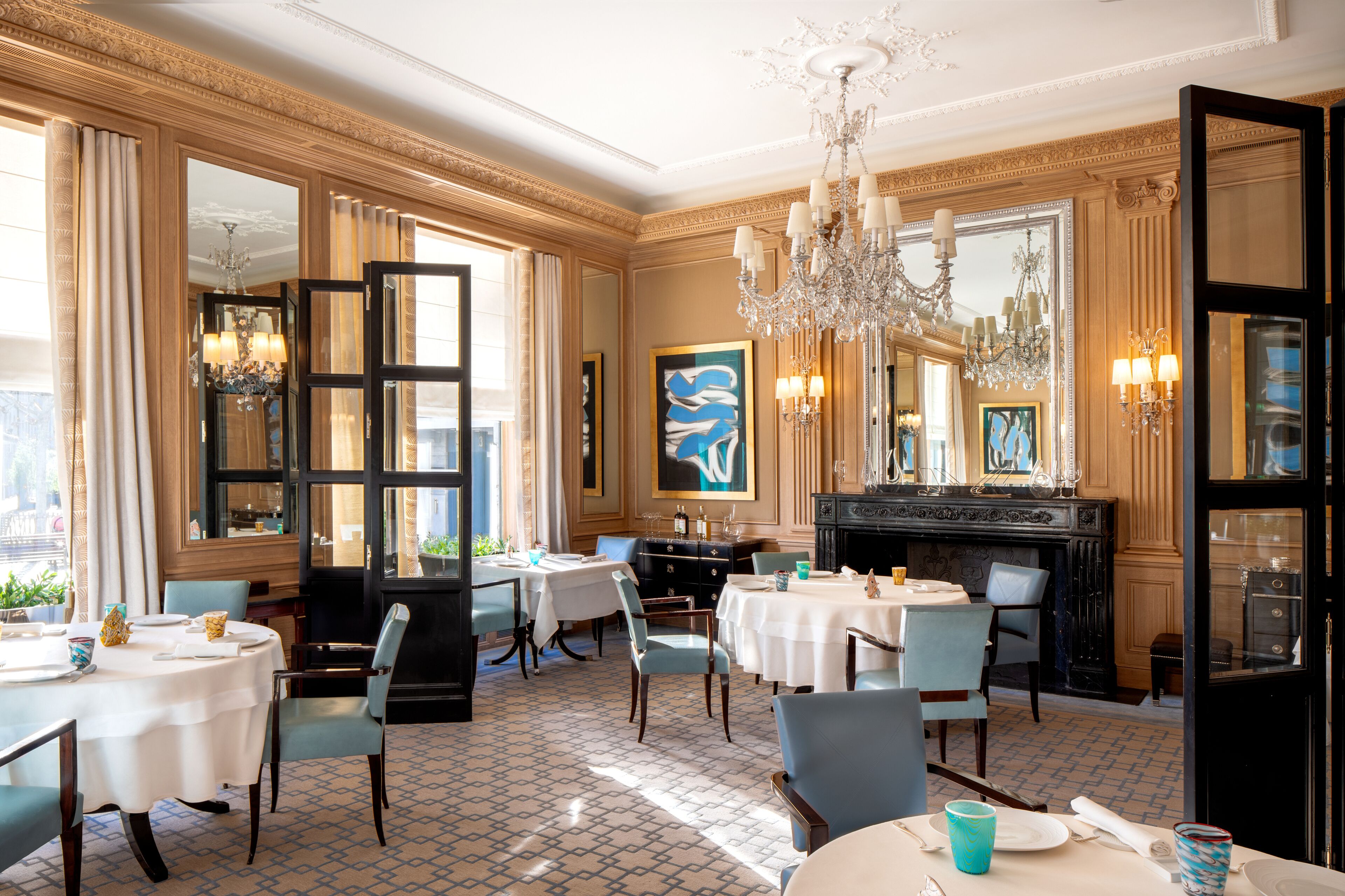 2 restaurants, breakfast, lunch, dinner served; italian cuisine