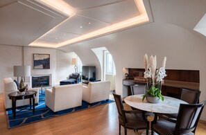 Suite – president (Loft) | Sengetøy av topp kvalitet, memory foam-senger, minibar og safe på rommet