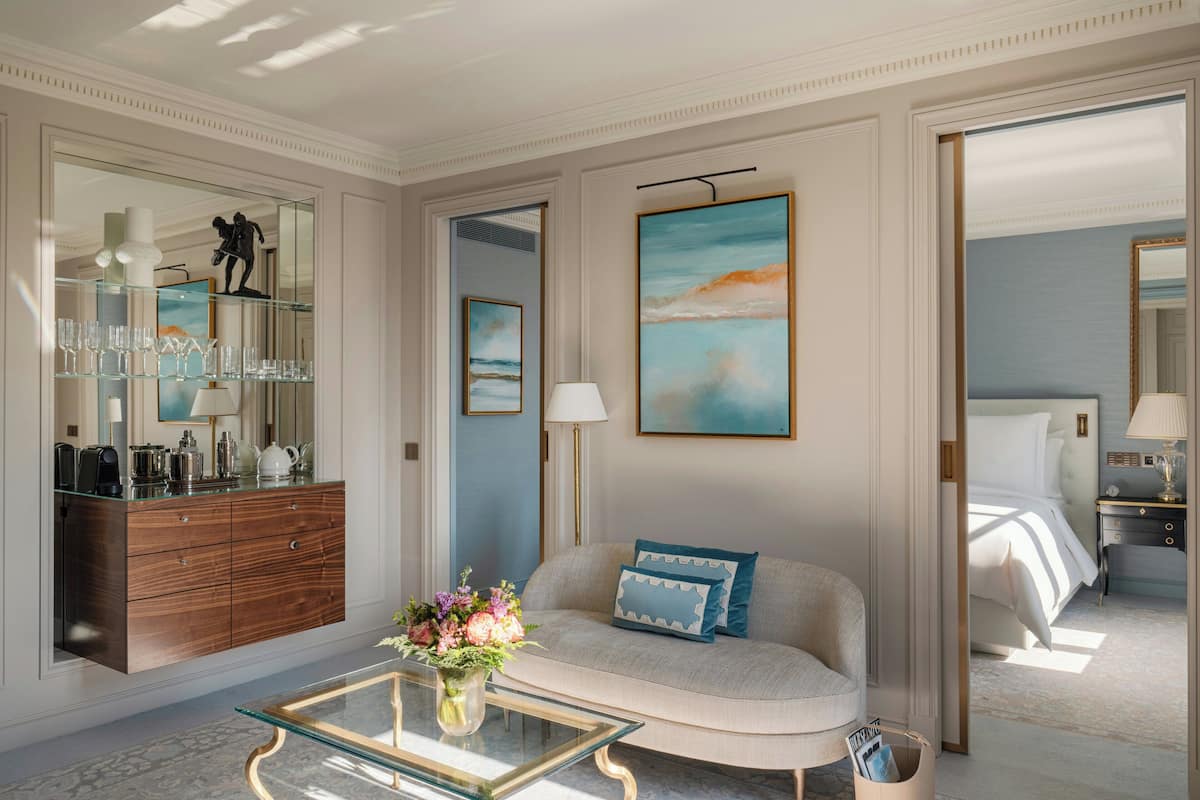 Executive Suite, 1 King Bed | Premium bedding, memory foam beds, minibar, in-room safe