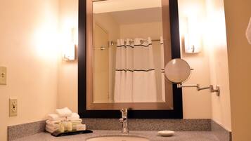 Habitación estándar, 2 camas Queen size | Lavabo en el baño