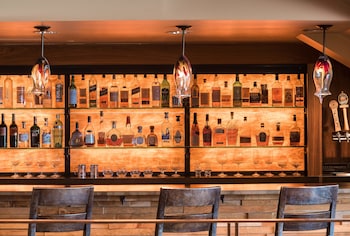 Bar (on property) at Salish Lodge & Spa