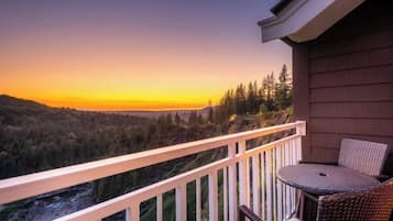 客房, 1 张特大床, 阳台 (Riverside) | 露台