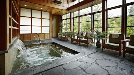 Couples treatment rooms, sauna, hot tub, steam room, body treatments. Salish Lodge & Spa